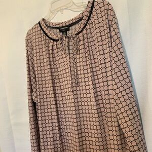 Liz Claiborne Career Blouse/Top,Unique Pink/Black.Long Sleeves,Lace at Neck EUC